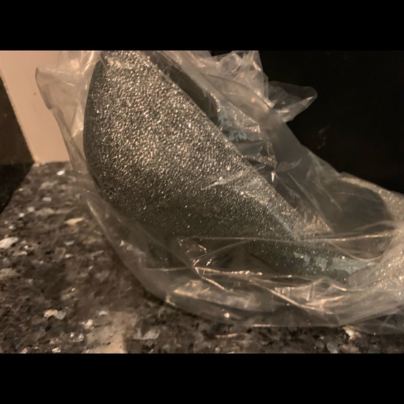 Adrianna Papell Heels - Picture 3 of 4